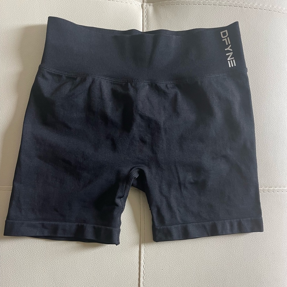 Dfyne scrunch shorts